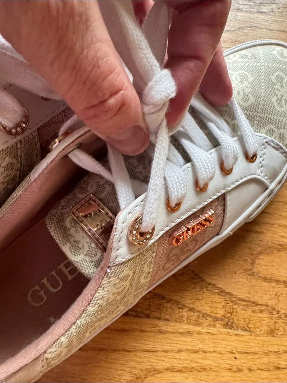 Guess White and Rose Gold Accent Low-Top Sneakers size 6.5 (Worn once)